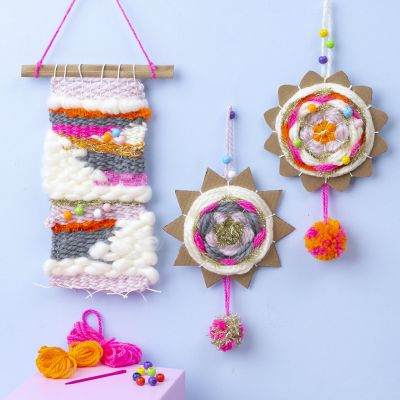Decorazioni per pareti intrecciate con filato acrilico