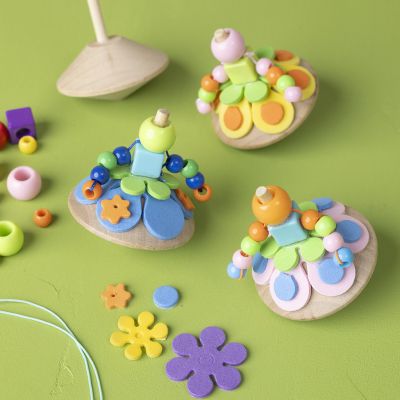 Trottole decorate come piccole ballerine
