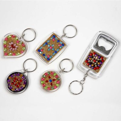 Porte-clés et ouvre-bouteilles avec strass