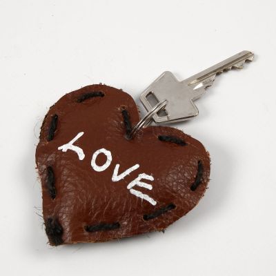 Cuore di gomma con testo come portachiavi