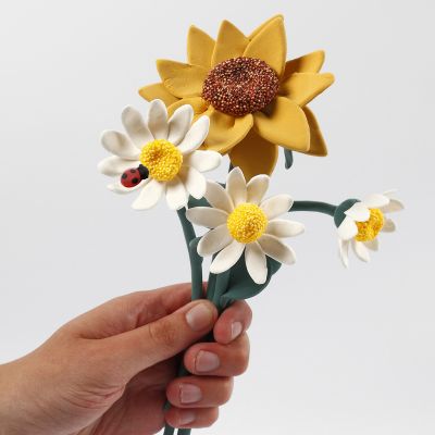 Girasoli e margherite realizzati in Silk Clay