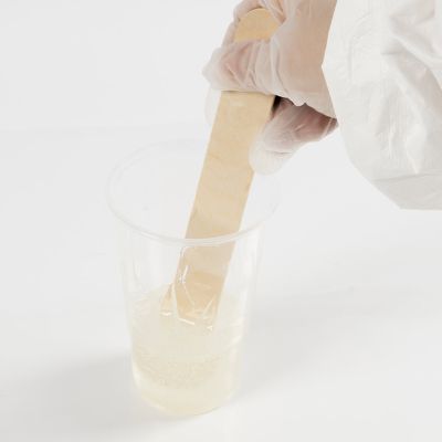 Come miscelare resina e indurente