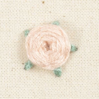 Come ricamare le rose intrecciate