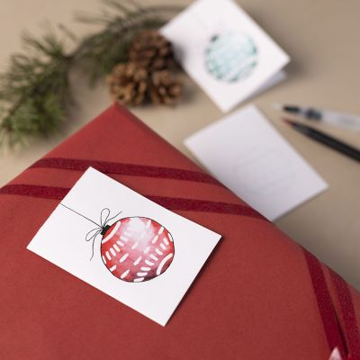 Carta di andata e ritorno con gomma da disegno e acquerelli