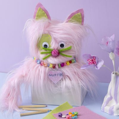 Gatto cucito in finta pelliccia