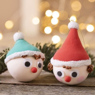 Palline di Natale a forma di elfi realizzate in Silk Clay® e Foam Clay®