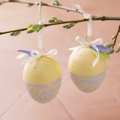 Uovo di Pasqua dipinto con vernice artigianali