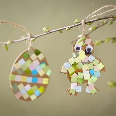 Pulcino pasquale e uova di Pasqua con tecnica del mosaico