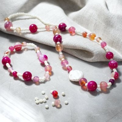 Collana e braccialetto con agate e perle d'acqua dolce