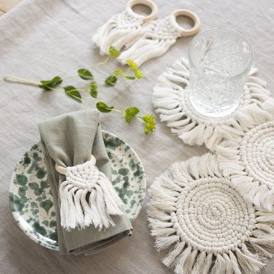 Sottobicchieri e portatovaglioli macramé