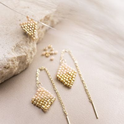 Orecchini pendenti con perline rocaille