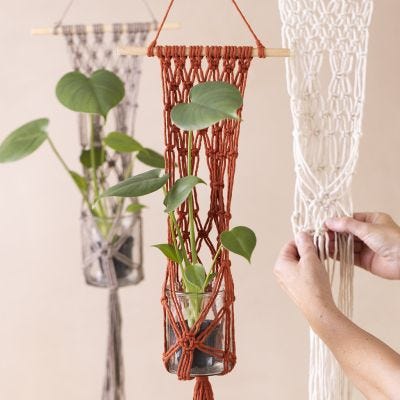 Gancio per fiori in macramé 