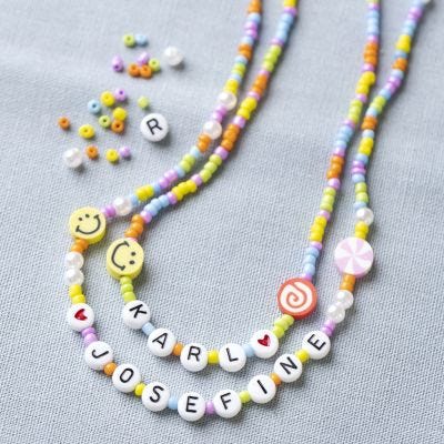 Collana con perline con lettere
