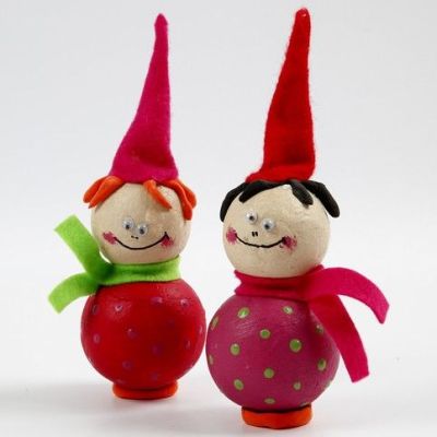 Folletti realizzati con sfere di cotone compresso