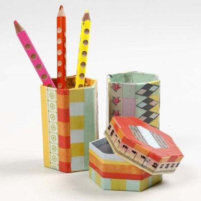 Nastro adesivo decorato su oggetti di cartone