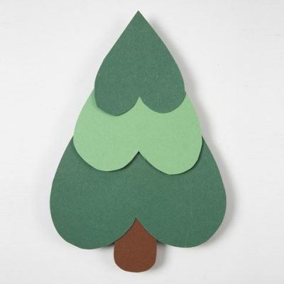 Albero di Natale con cuori di cartoncino