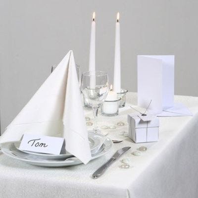 Ispirazione per le feste con decorazioni per la tavola bianche