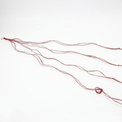 Gancio sospeso con quattro lunghi fili