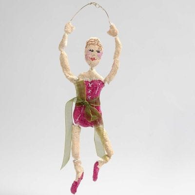 Ballerina realizzata con filo Bonsai dorato ricoperta di cartapesta