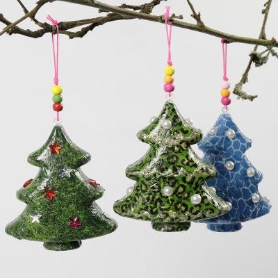 Albero di Natale con decoupage e decorazioni