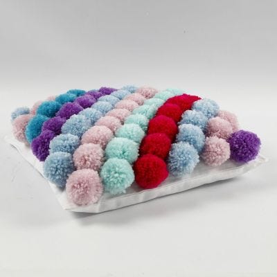 Federa per cuscini realizzata con pom-poms