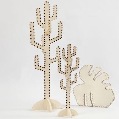 Cactus e foglia decorati con pirografo