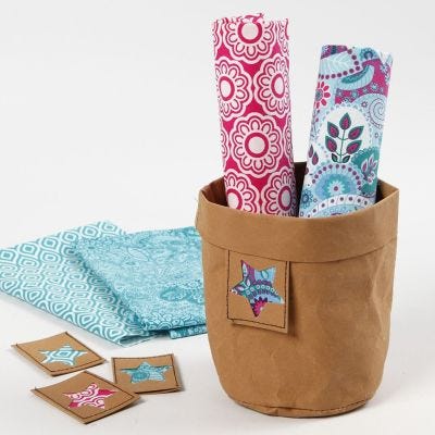 Targhette in carta finta pelle e stoffa patchwork