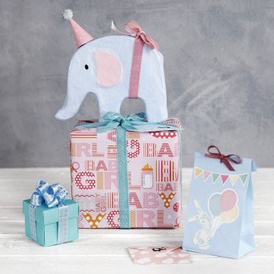 Confezione regalo per Baby Shower con decorazioni