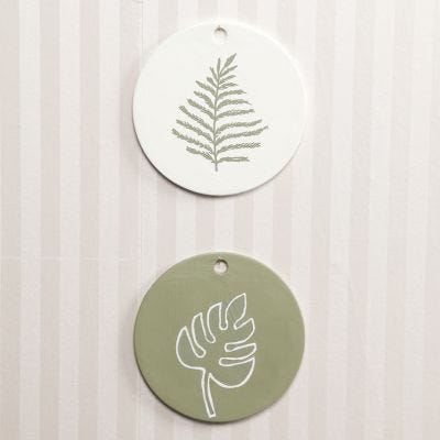 Piatti di terracotta decorati con Craft Paint