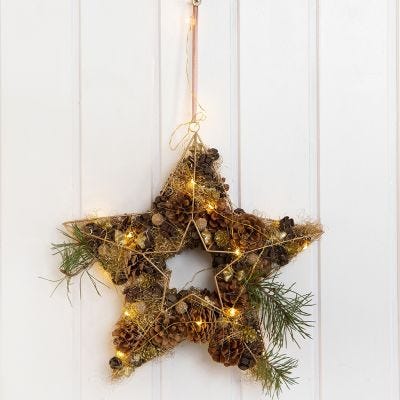 Stella metallica per decorazione da porta impreziosita da pigne