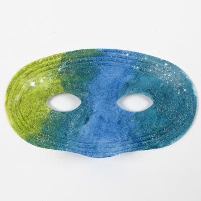 Dipingere su maschere di plastica