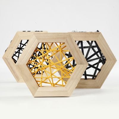 String Art con filato tubolare di cotone in cornici di legno esagonali