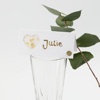 Segnaposto decorato con cuore in carta pergamena