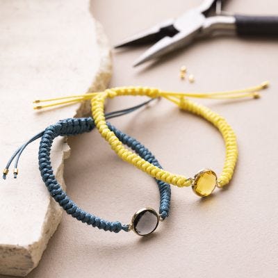 Un bracciale con pendente gioiello