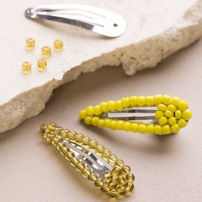 Molletta per capelli decorata con perline rocaille e perle di vetro