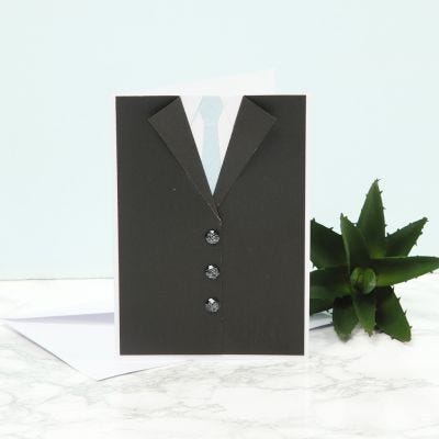 Un invito a festa con una giacca elegante