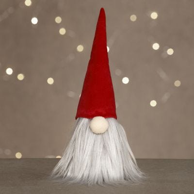 Un elfo ficcanaso con una lunga barba e un cappello di velluto 
