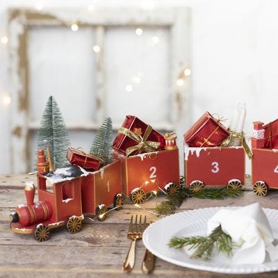 Calendario dell'Avvento con trenino in legno