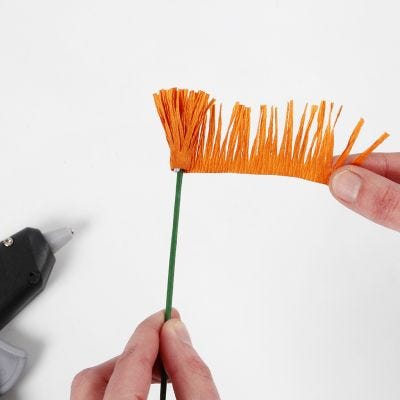 Come realizzare lo stame per i fiori di carta crespa (tecnica di frangia/avvolgimento) 