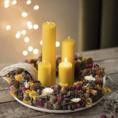 Ghirlanda con decorazioni naturali
