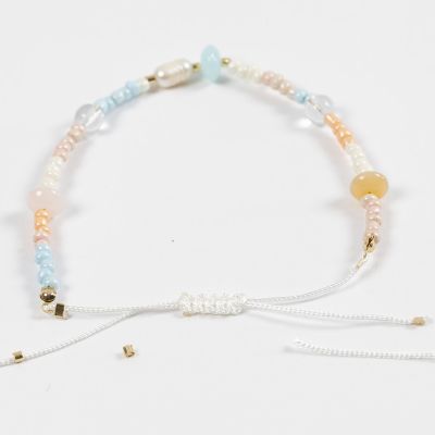 Come realizzare una chiusura annodata per bracciale con filo