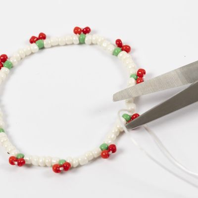 Come realizzare ciliegie con perline rocaille su filo elastico