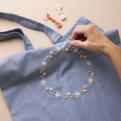 Borsa in tessuto con ricamo