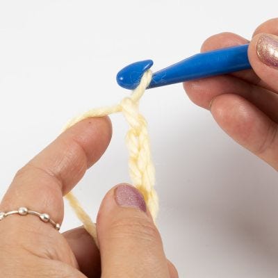 Come realizzare all'uncinetto una catenella