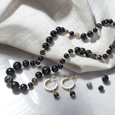 Gioielli con perle di agata nera