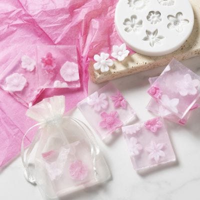 Sapone con fiori all'interno
