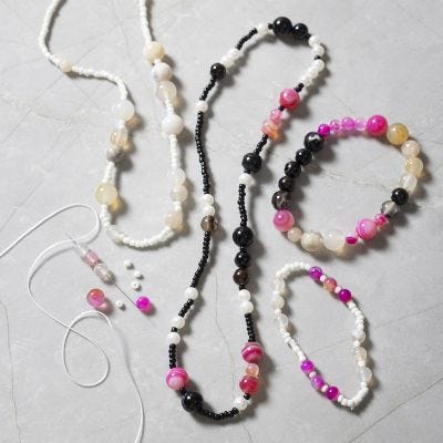 Bracciale e collana con agate e perline