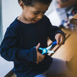 Forbici per bambini Fiskars con libro attività
