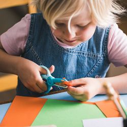 Forbici per bambini Fiskars con libro attività