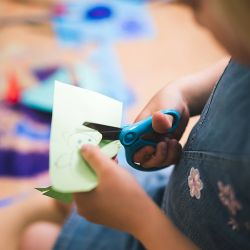 Forbici per bambini Fiskars con libro attività